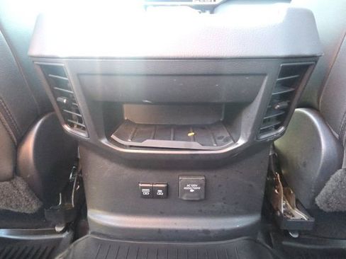 Used 2024 Toyota Tundra Limited AWD/4WD image 19