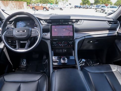 Used 2023 Jeep Grand Cherokee Limited image 19