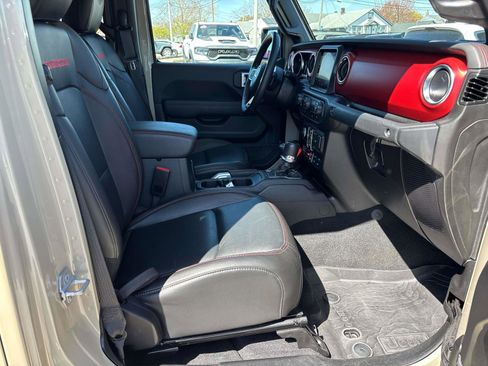 Used 2022 Jeep Gladiator Rubicon w/ LED Lighting Group AWD/4WD image 15