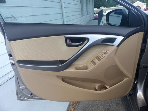 Used 2013 Hyundai Elantra GLS w/ Preferred Pkg FWD image 16