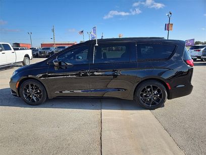 Used 2024 Chrysler Pacifica Limited w/ S Appearance Package
