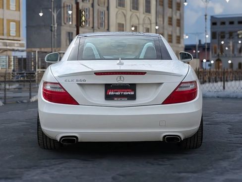 Used 2016 Mercedes-Benz SLK 300 image 5