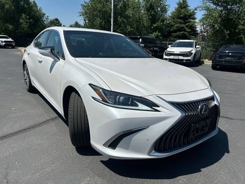 Used 2021 Lexus ES 250 w/ Premium Package AWD/4WD image 2