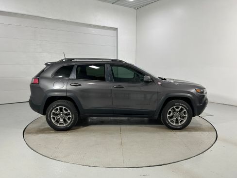 Used 2020 Jeep Cherokee Trailhawk w/ Comfort/Convenience Group AWD/4WD image 40