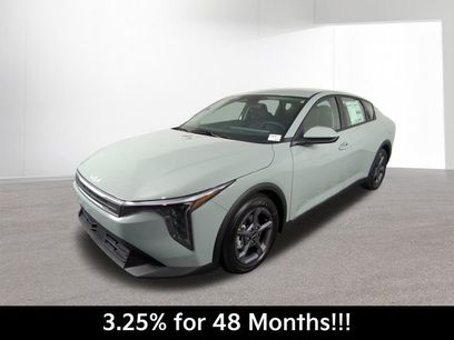 New 2025 Kia K4 LXS