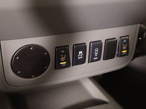 Used 2021 Nissan Frontier SV w/ Midnight Edition Floor Mats image 7