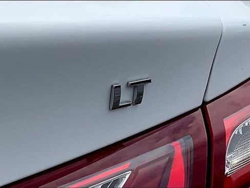 Used 2022 Chevrolet Malibu LT FWD image 11