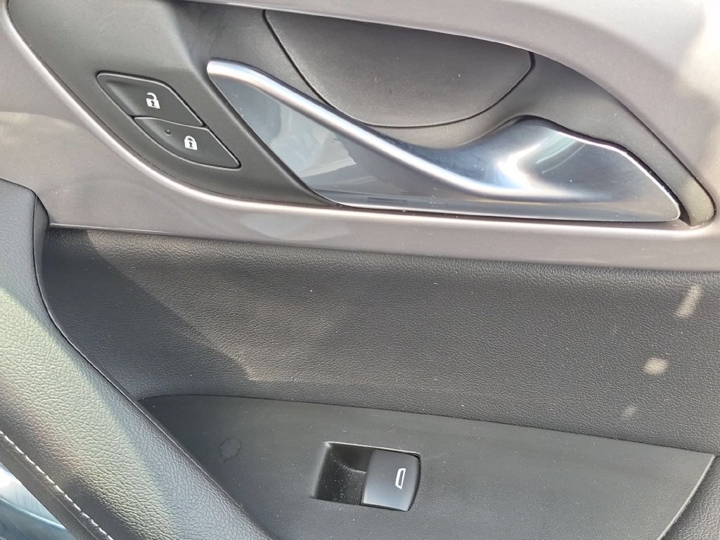 Used 2025 Chevrolet Blazer LT FWD image 31