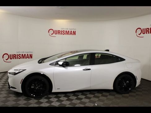 Used 2025 Toyota Prius AWD image 4