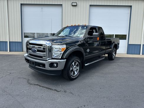 Used 2015 Ford F250 Lariat w/ Lariat Interior Package AWD/4WD image 2