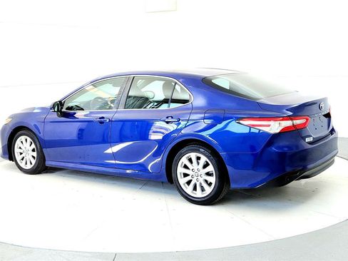 Certified 2018 Toyota Camry LE w/ Convenience Package image 4