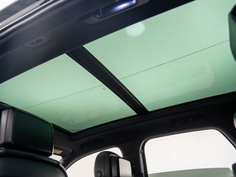 Used 2022 Porsche Cayenne Platinum Edition image 17