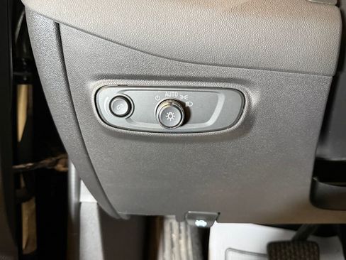 Used 2024 Chevrolet Equinox LS w/ LS Convenience Package image 18