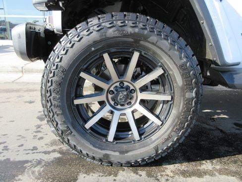 Used 2020 Jeep Wrangler Unlimited Sahara image 18