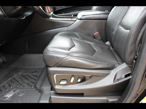 Used 2018 Cadillac Escalade Premium Luxury RWD image 24