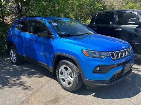 Used 2023 Jeep Compass Latitude image 5