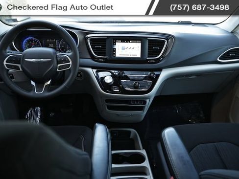 Used 2022 Chrysler Voyager LX FWD image 26