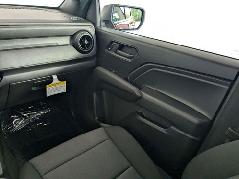 Used 2026 Chevrolet Colorado W/T w/ WT Custom Package RWD image 38