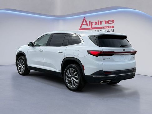 Used 2025 Buick Enclave Preferred image 3