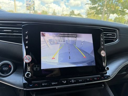 Used 2024 Jeep Wagoneer Series II w/ Flexible Seating Group image 18