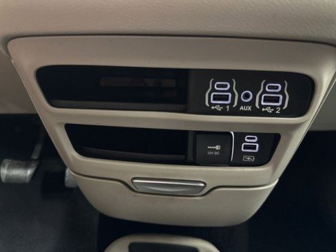 Used 2022 Chrysler Pacifica Touring-L image 25