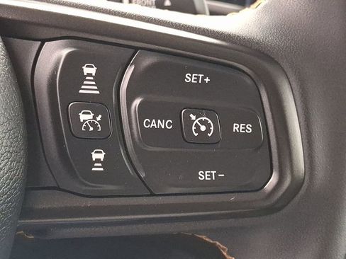 Used 2024 Jeep Gladiator Sport image 25