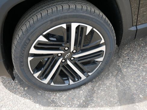 New 2026 Chevrolet Equinox RS w/ Convenience Package III AWD/4WD image 9