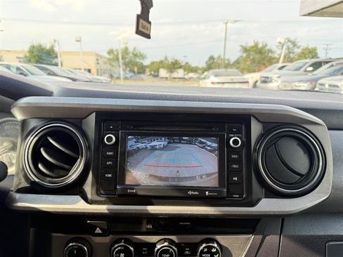Used 2018 Toyota Tacoma SR5 AWD/4WD image 36