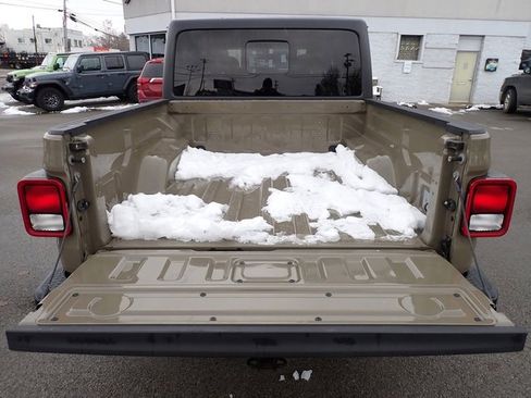 Used 2020 Jeep Gladiator Sport image 7