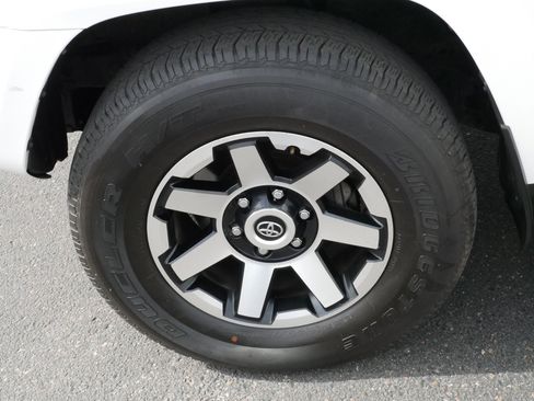 Certified 2024 Toyota 4Runner TRD Off-Road AWD/4WD image 15