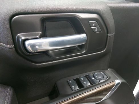 Used 2021 Chevrolet Silverado 1500 LT Trail Boss w/ Convenience Package II image 25