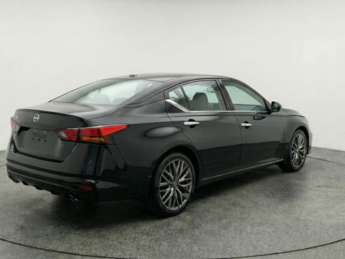 Used 2025 Nissan Altima 2.5 SV image 9