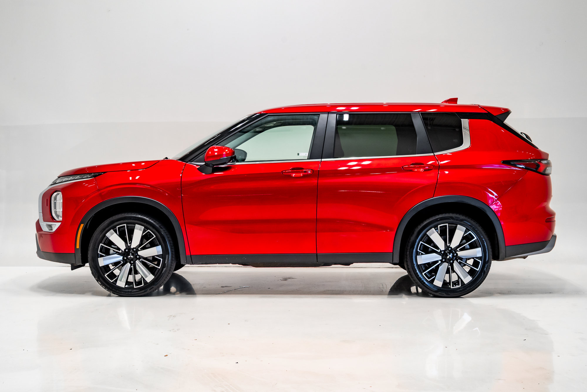 Used 2025 Mitsubishi Outlander SE AWD/4WD image 26