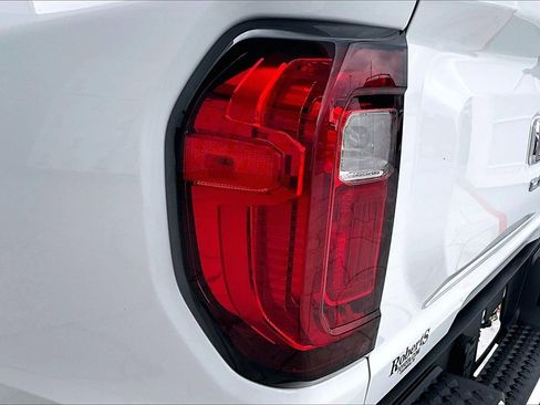 Used 2024 GMC Canyon AT4 image 22