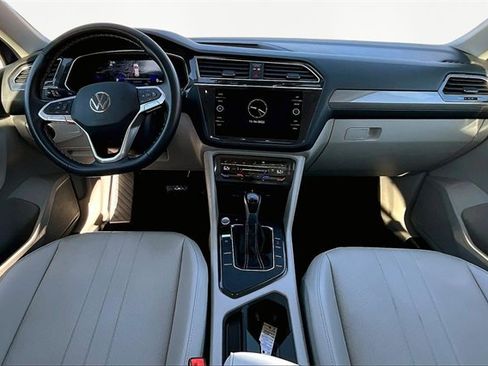 Used 2023 Volkswagen Tiguan SE image 15