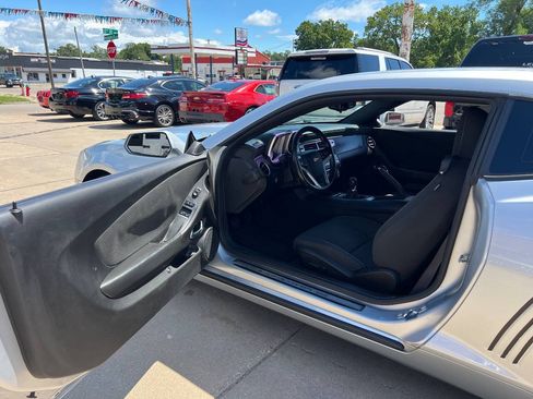 Used 2012 Chevrolet Camaro SS RWD image 8