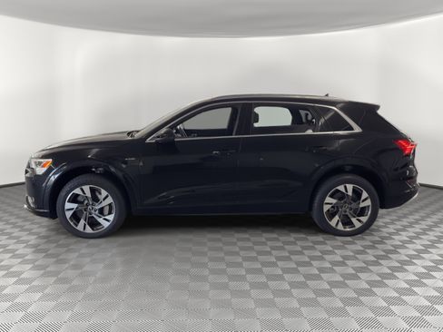 Used 2022 Audi e-tron Premium image 2