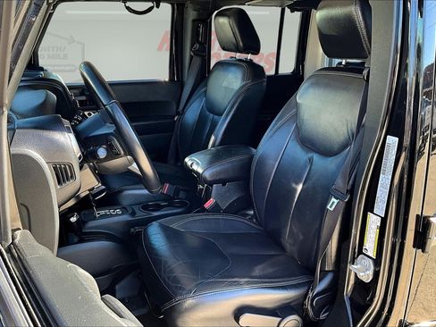 Used 2018 Jeep Wrangler Unlimited Sahara image 20