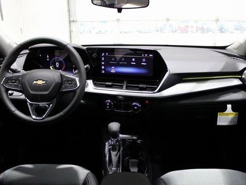 New 2026 Chevrolet Trax LT w/ Sunroof Package image 17