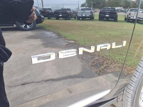 New 2026 GMC Yukon XL Denali AWD/4WD image 9
