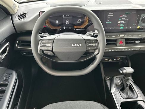 New 2026 Kia K4 LXS image 17