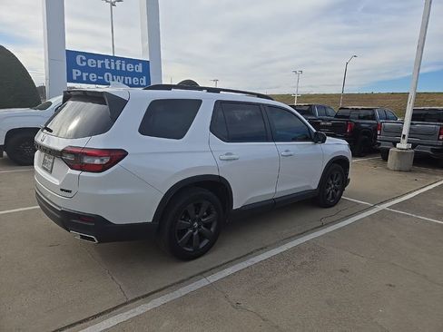 Used 2025 Honda Pilot Sport image 6