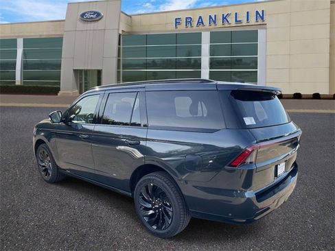 New 2025 Lincoln Navigator Reserve w/ Jet Appearance Package image 5