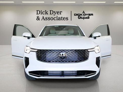 New 2026 Volvo XC90 T8 Plus w/ Protection Package Premier image 7