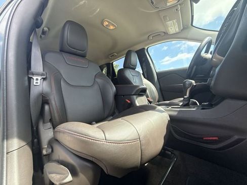Used 2014 Jeep Cherokee Trailhawk w/ Technology Group AWD/4WD image 24