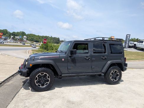 Used 2017 Jeep Wrangler Unlimited Rubicon w/ Max Tow Package AWD/4WD image 8
