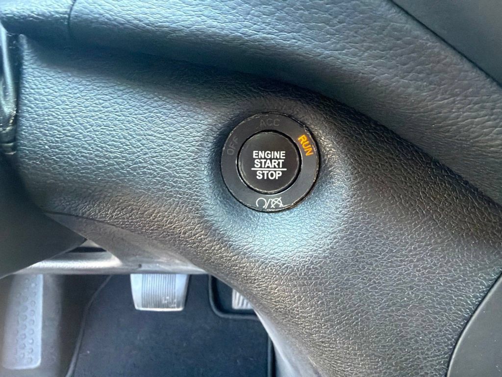 Used 2019 Jeep Cherokee Limited AWD/4WD image 28