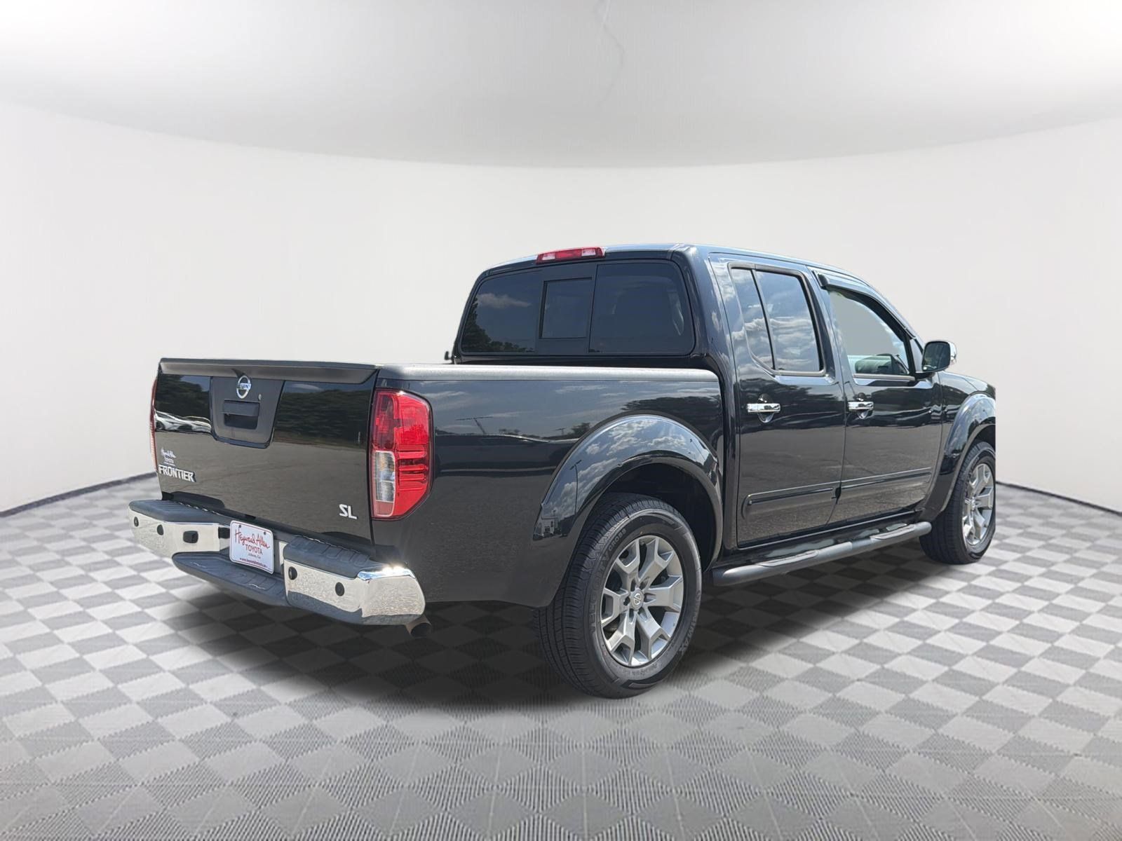 Used 2019 Nissan Frontier SL RWD image 16
