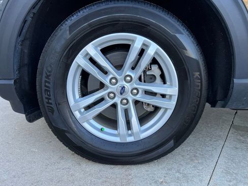 Certified 2023 Ford Explorer XLT w/ Equipment Group 202A image 30