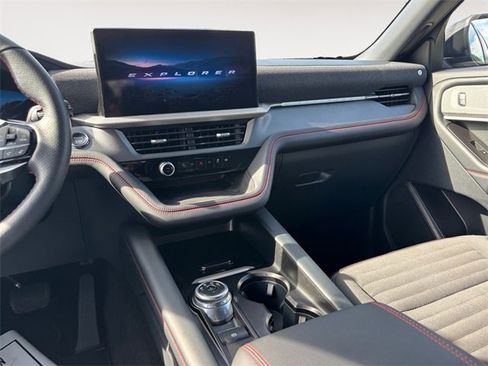 Used 2025 Ford Explorer ST-Line image 11